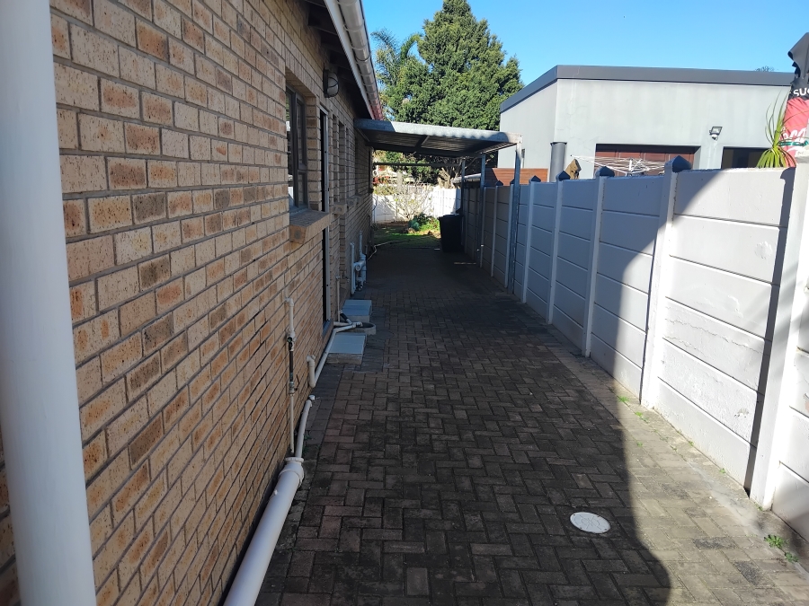 4 Bedroom Property for Sale in Wavecrest Eastern Cape